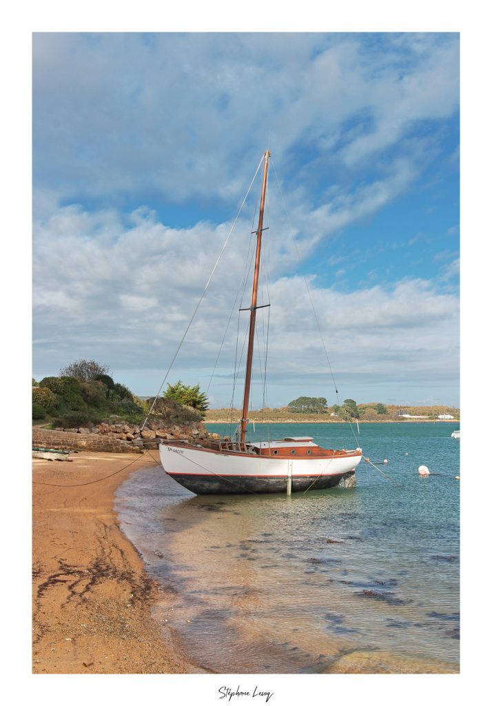 Voilier en attente au Magouër à Plouhinec - photographie Stéphane Lecoq