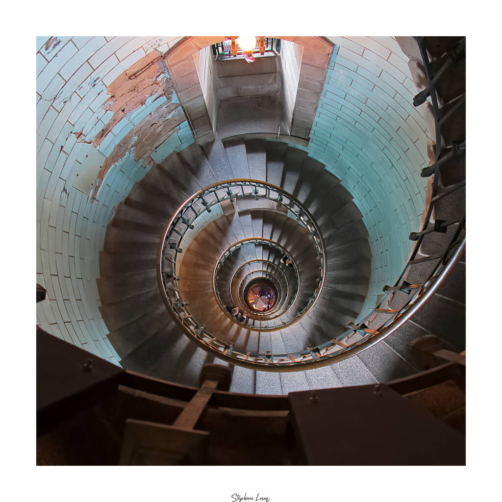 Vertige assuré en haut du phare d'Eckmühl - photographie Stéphane Lecoq